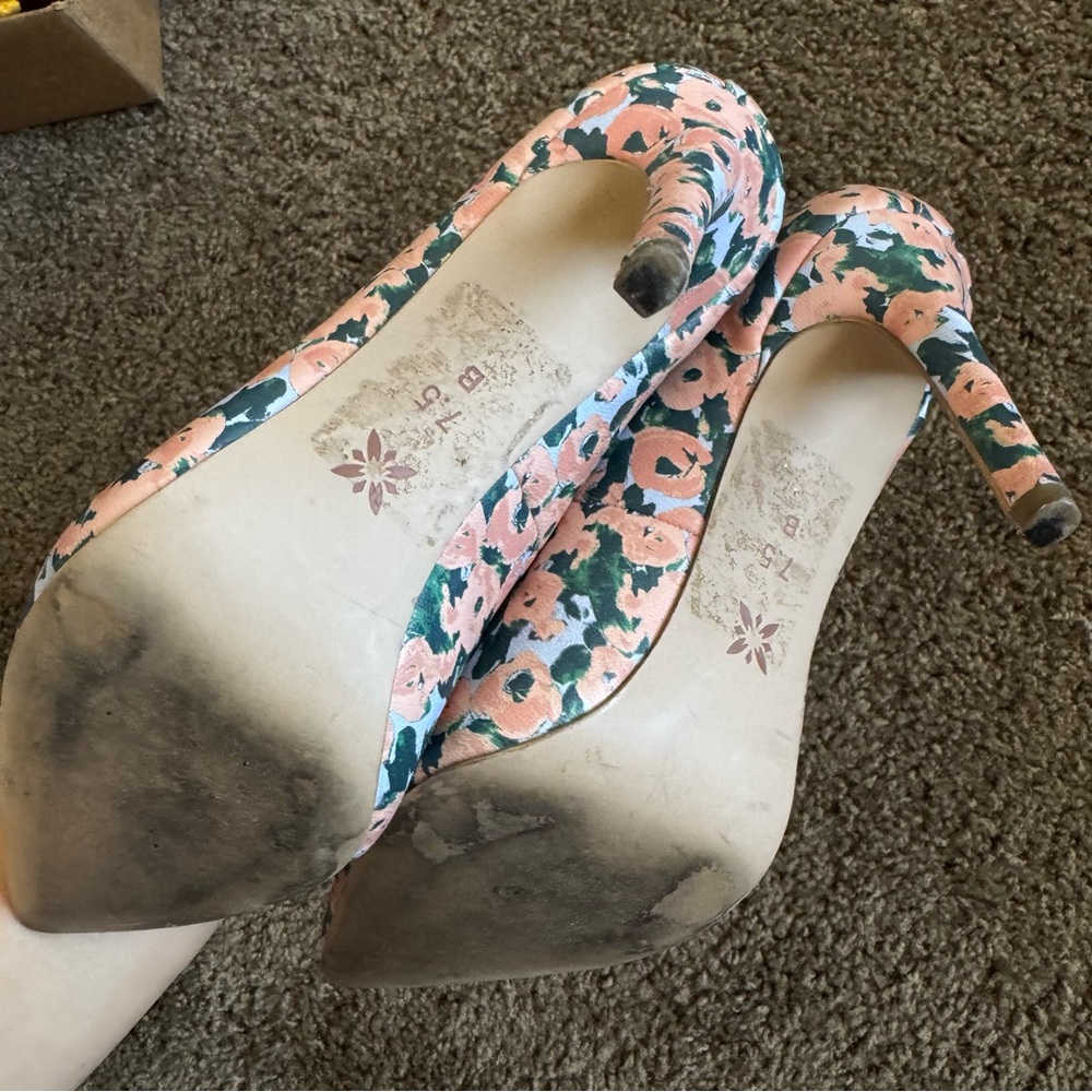 BCBGeneration Heidi classic pointed-toe pumps fea… - image 12